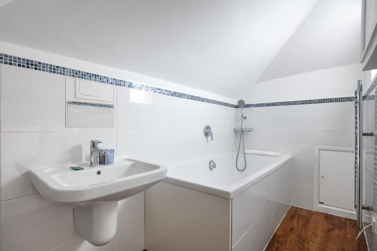 Castle Properties: The Duchess, 3 Bed Family Cottage Windsor Kültér fotó